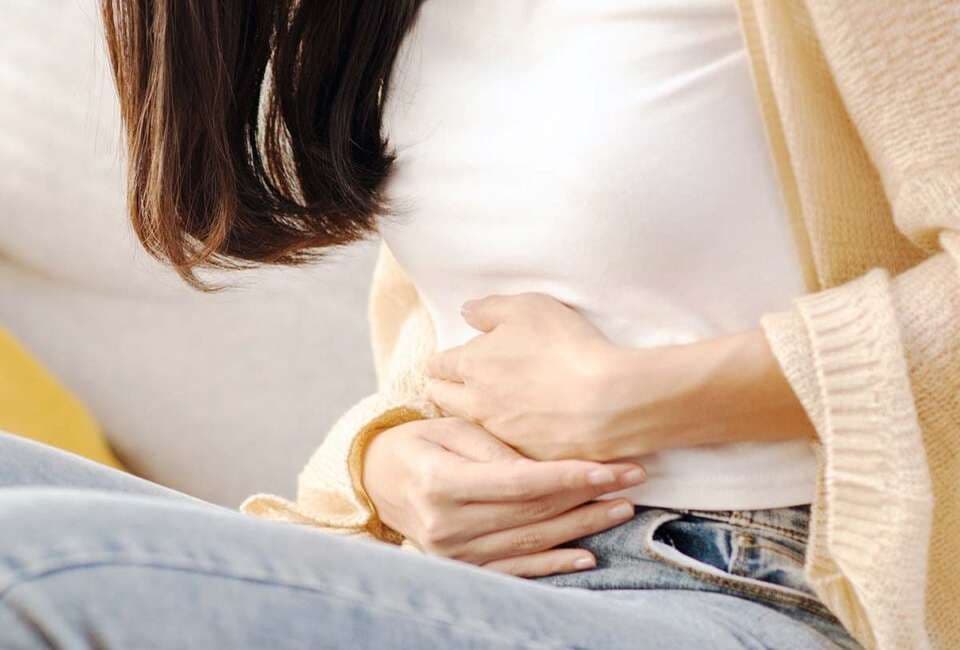 Fájdalmas menstruáció, alhasi görcsök? A tüneteket akár egy lappangó fertőzés is okozhatja!